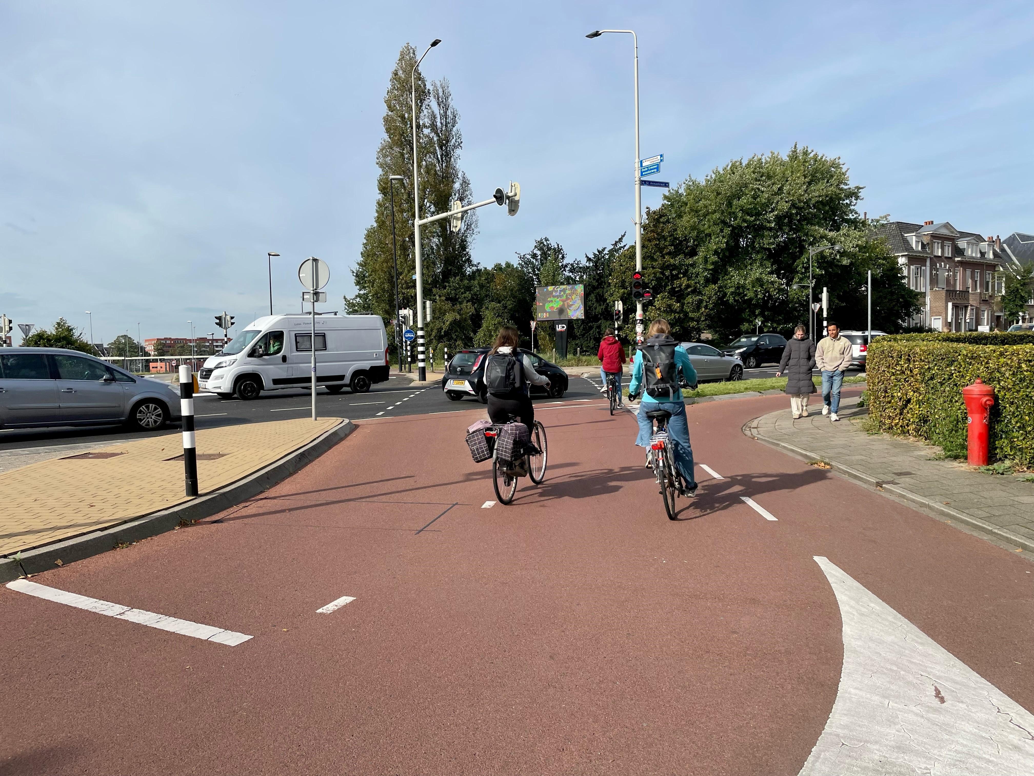 Enquête fietsroute op het spoorviaduct St. Annastraat